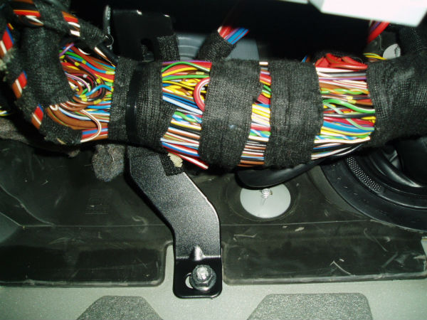 06 Detail Sicherungskasten%20Kabelbinder Detail